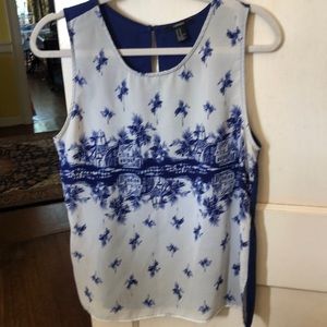 Peaceful tropical palm architecture top